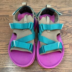 Teva Women's Aventrail sports sandals in the Burnt Olive/Vivid Violet Size 8